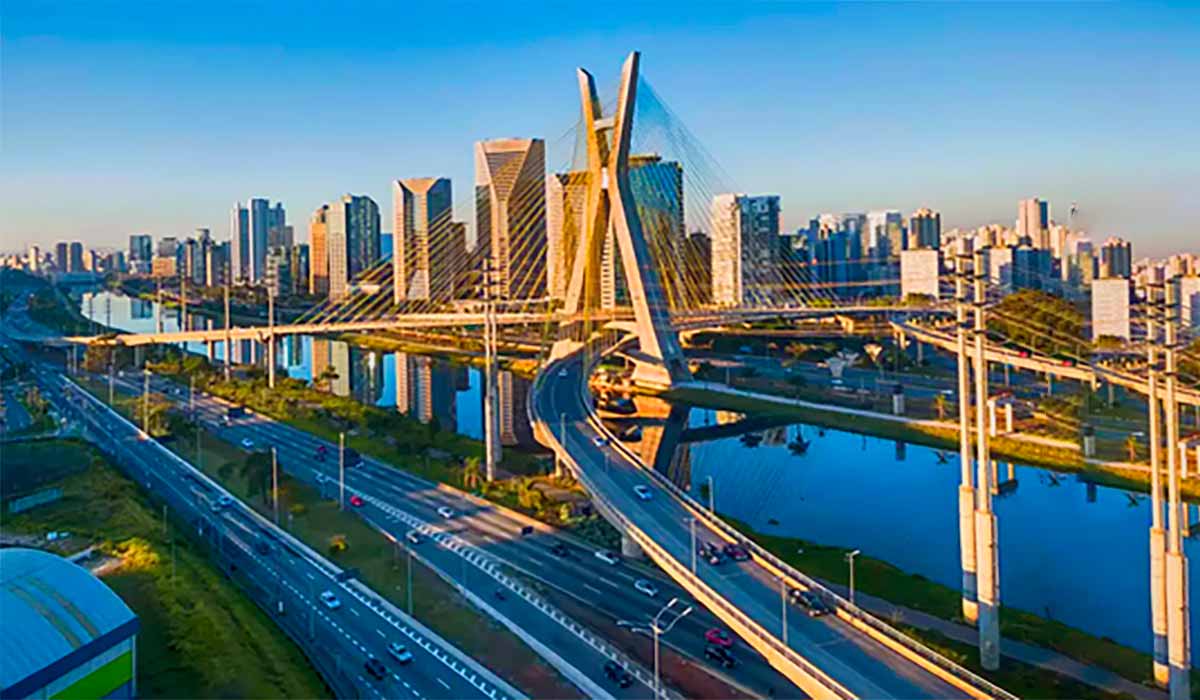Onde passar o réveillon em SP 2023 com voos em promoção.